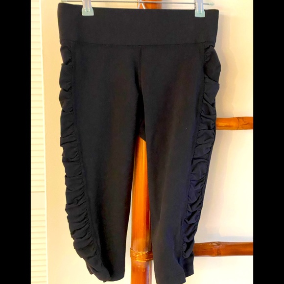 LUCY POWERMAX BLACK SMALL CAPRI LEGGINGS - Picture 1 of 8